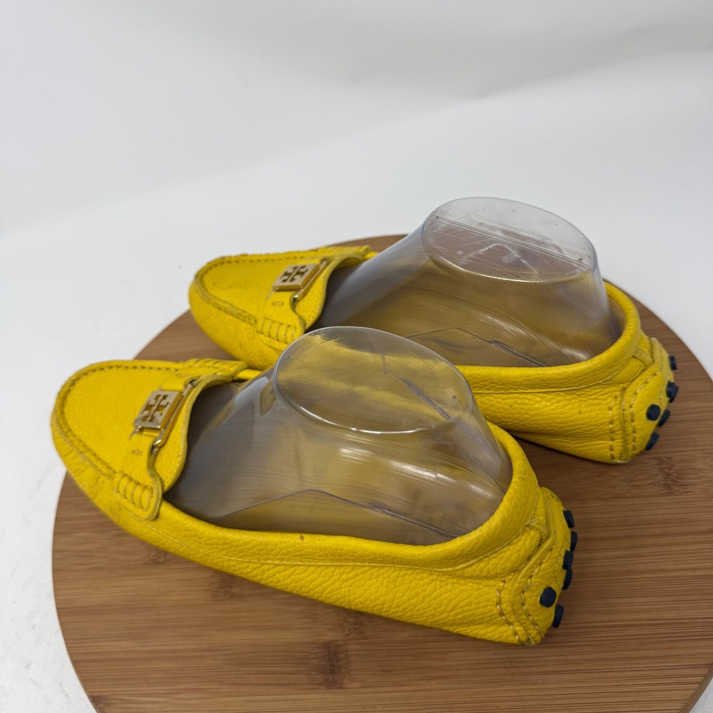 Tory Burch Driving Moccasin Yellow Pebble Leather Shoes Preppy Womens 9M - Picture 4 of 11